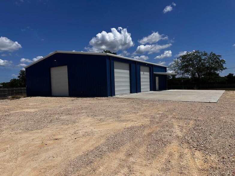 Primary Photo Of 52 Crawford Dr, Victoria Industrial For Lease