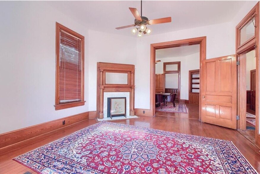 More Photos Of 1602 E Cesar Chavez St, Austin Office Residential For Lease