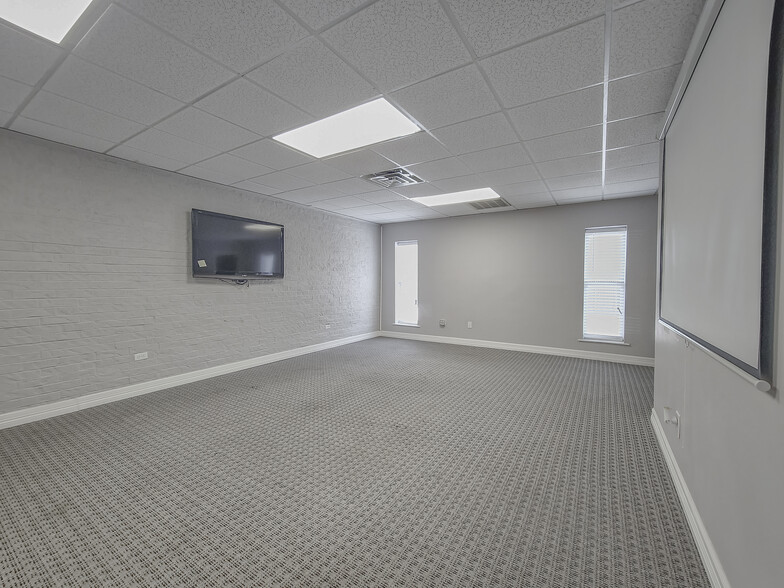More Photos Of 6001 Nw Expressway, Oklahoma City Office For Sale