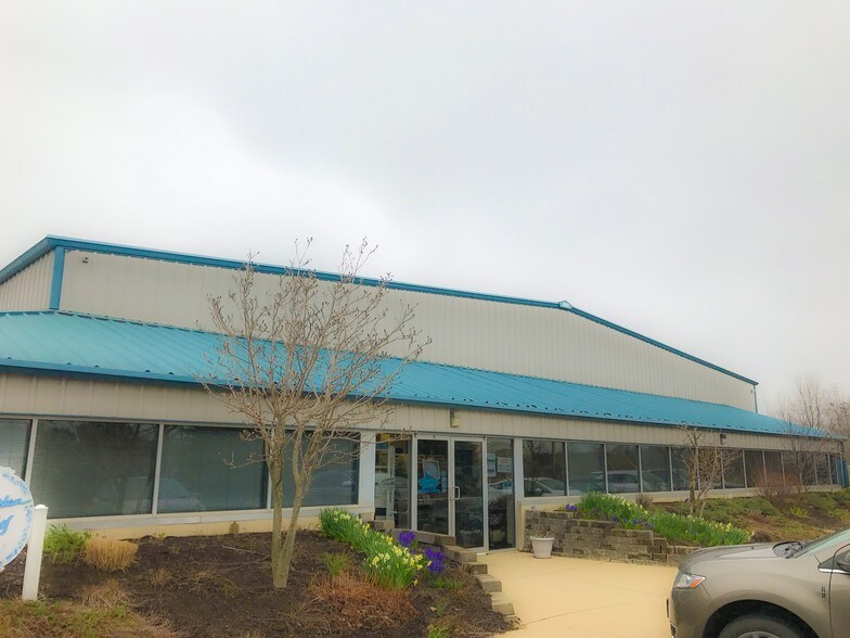 More Photos Of 3 Pequignot Dr, Pierceton Warehouse For Sale