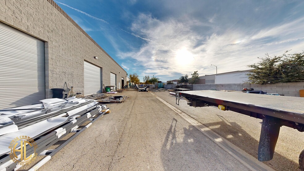 More Photos Of 295 Sunpac Ave, Henderson Warehouse For Sale