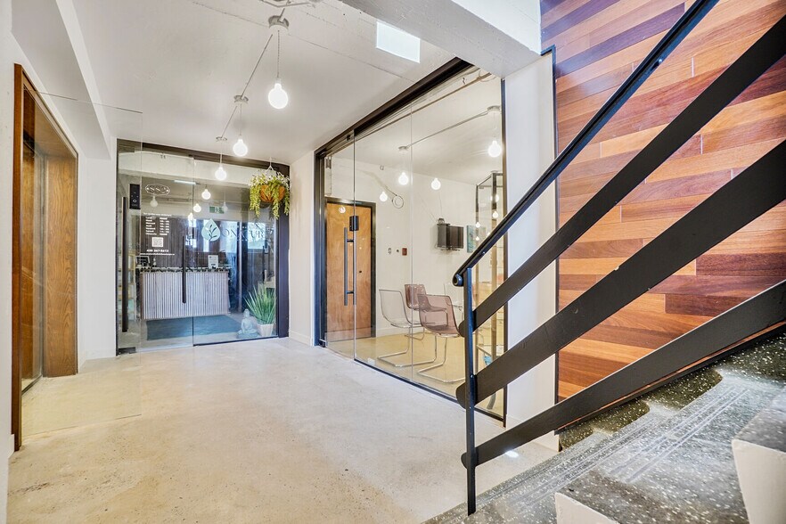 More Photos Of 7887-7889 Boul Saint-Laurent, Montréal Office For Lease