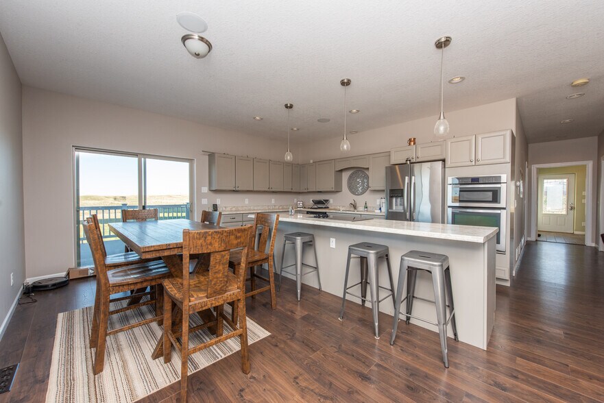 More Photos Of 13603 38th St SW, Belfield Flex For Lease