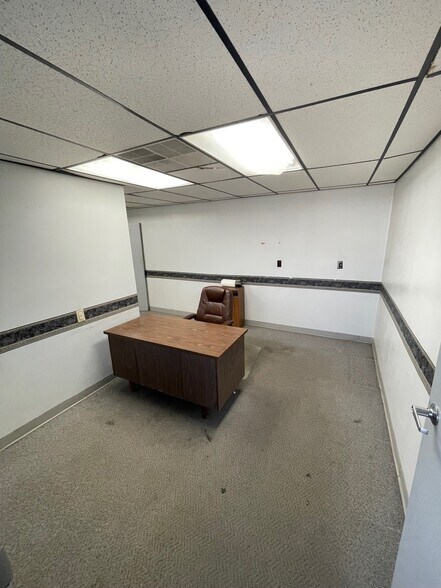 More Photos Of 105 N 9th Ave, Evansville Warehouse For Sale