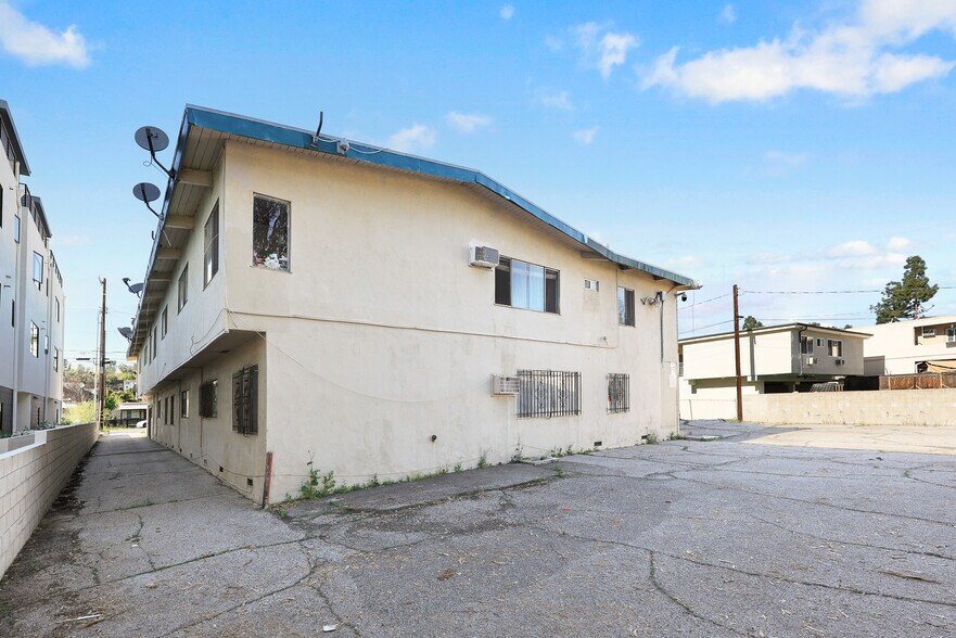 More Photos Of 820 Chestnut Ave, Los Angeles Apartments For Sale