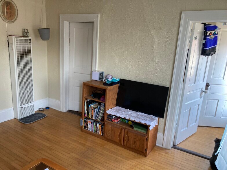 More Photos Of 2951 N Fratney St, Milwaukee Apartments For Sale