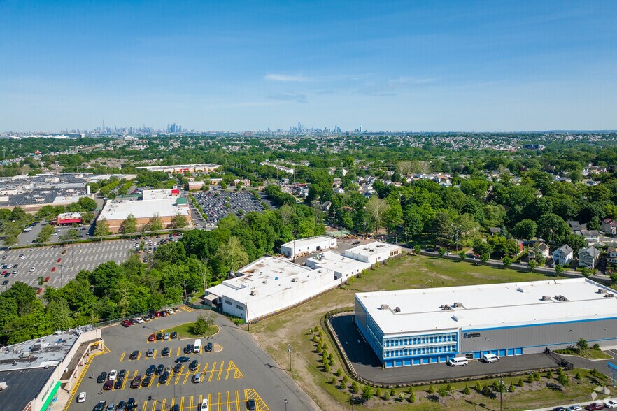 More Photos Of 180 Kingsland Rd, Clifton Unknown For Lease