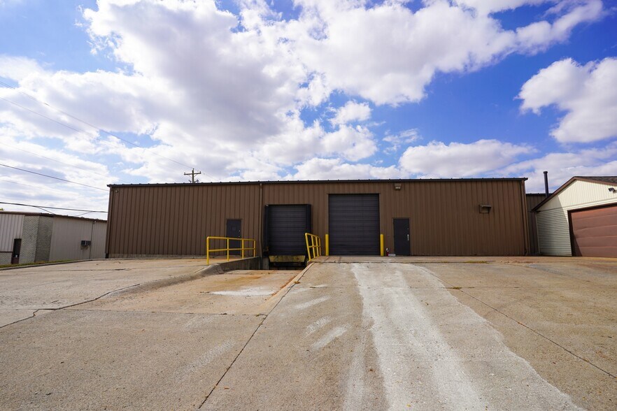 More Photos Of 4101 Merchant Rd, Fort Wayne Light Manufacturing For Lease