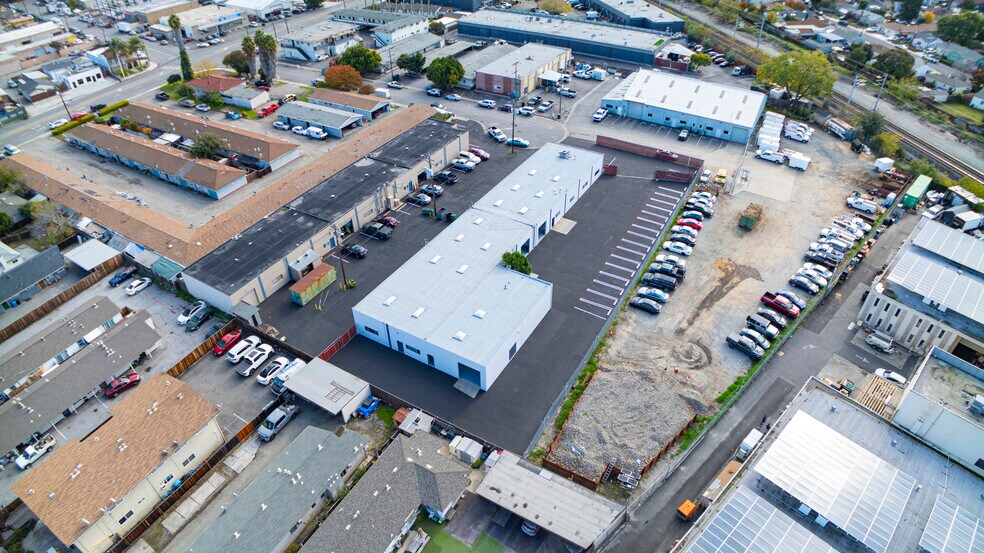 More Photos Of 985 Parker Ct, Santa Clara Warehouse For Lease