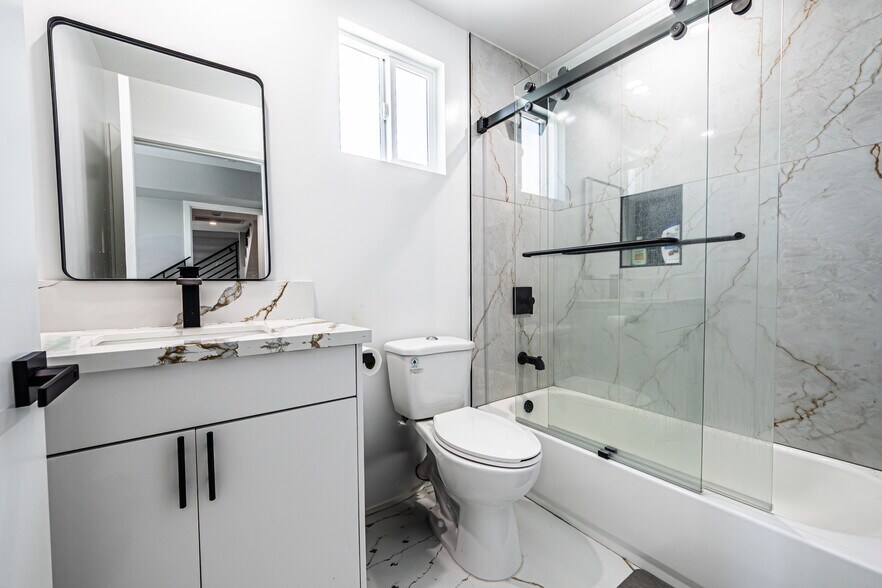 More Photos Of 2223 S Highland Ave, Los Angeles Apartments For Sale