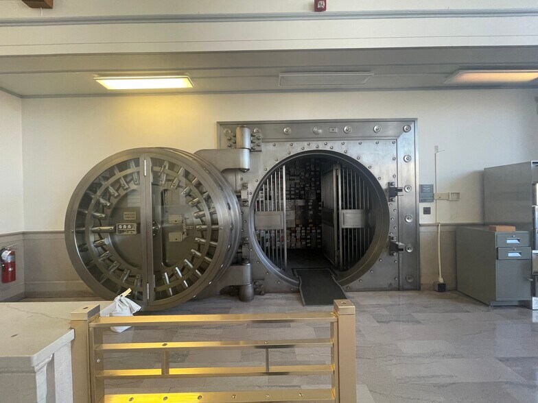 More Photos Of 106 S Main St, Butler Office For Lease