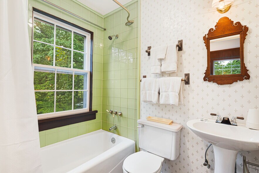 More Photos Of 1186 Old Us Hwy 70 W, Black Mountain Hospitality For Sale