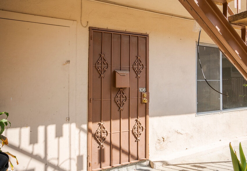 More Photos Of 6535 Fulton Ave, Van Nuys Apartments For Sale