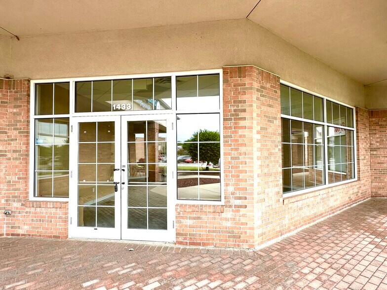 More Photos Of 1403 S Lake Park Ave, Hobart Unknown For Lease