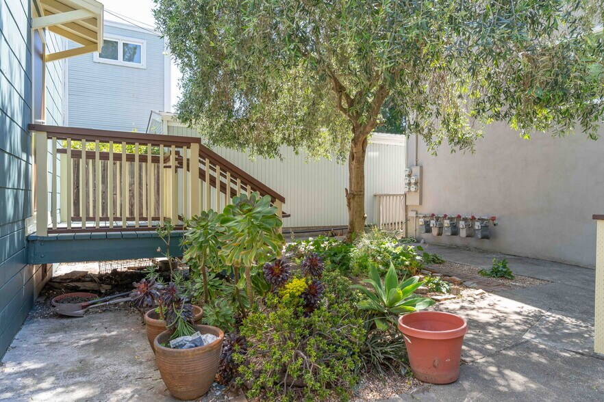 More Photos Of 2210-2212 Ward St, Berkeley Apartments For Sale