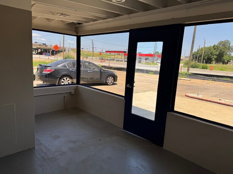 More Photos Of 6200 E Rosedale St, Fort Worth Warehouse For Lease