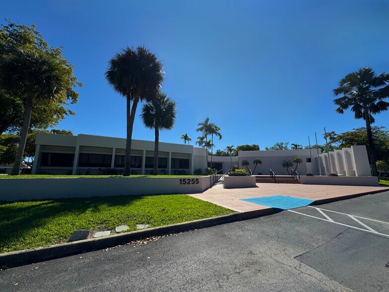 More Photos Of 15255 NW 82nd Ave, Miami Lakes General Retail For Lease