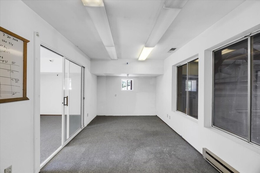 More Photos Of 20833 Mechanical Dr, Sonora Warehouse For Lease
