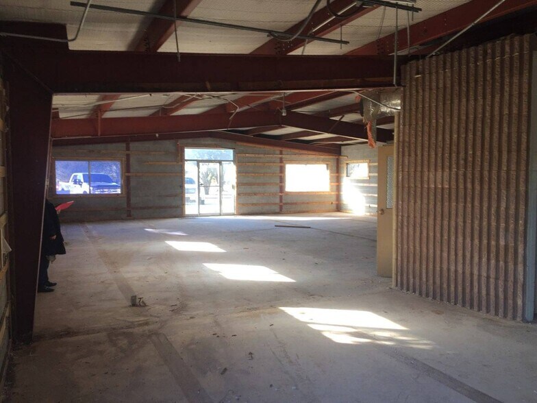 More Photos Of 301 NE 20th St, Lawton Warehouse For Sale