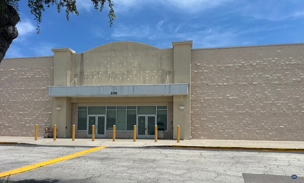 Primary Photo Of 230 N Courtenay Pky, Merritt Island General Retail For Lease