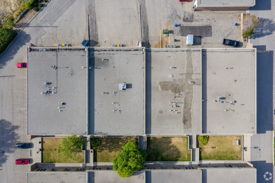 More Photos Of 7056 Farrell Rd SE, Calgary Warehouse For Lease