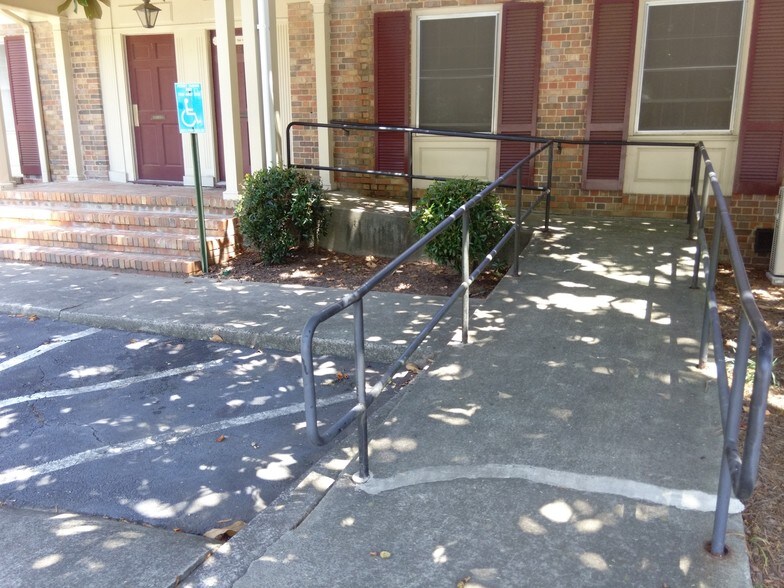 More Photos Of 1270 Mcconnell Dr, Decatur Medical For Lease