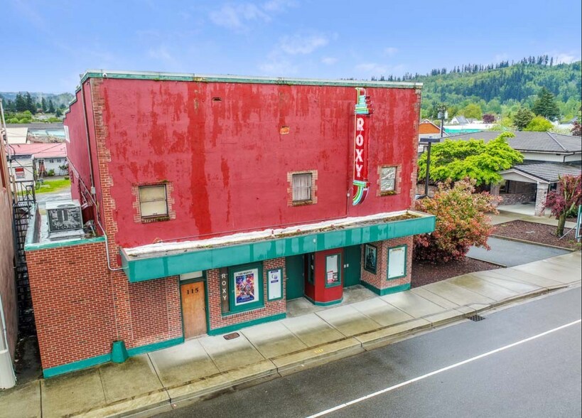 More Photos Of 115 Mashell N ave, Eatonville Movie Theatre For Sale
