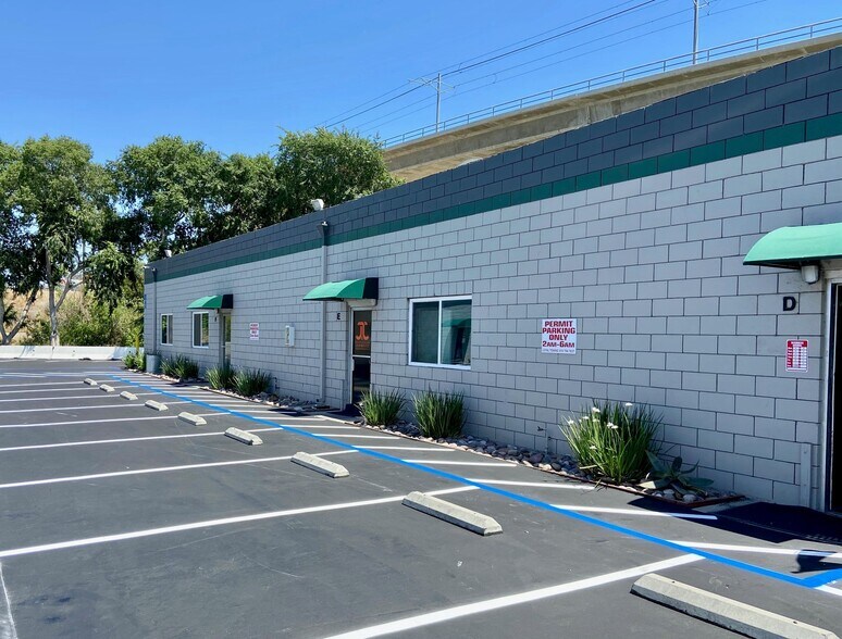 More Photos Of 5835-5841 Mission Gorge Rd, San Diego Unknown For Lease
