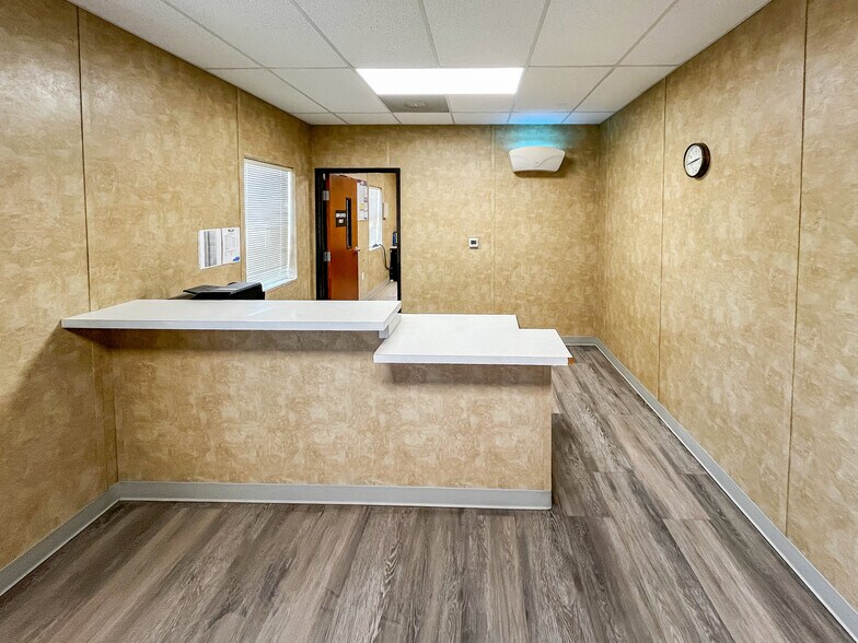 More Photos Of 906 S Highway 285, Pecos Warehouse For Sale