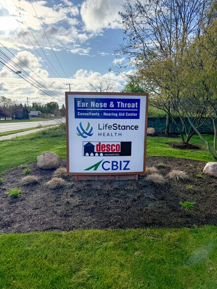 More Photos Of 44725 Grand River Ave, Novi Medical For Lease