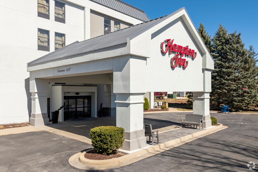 More Photos Of 2500 Coolidge Rd, East Lansing Hotel For Sale