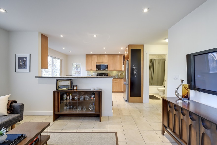 More Photos Of 9103 Glover Rd, Langley Storefront Retail Residential For Lease