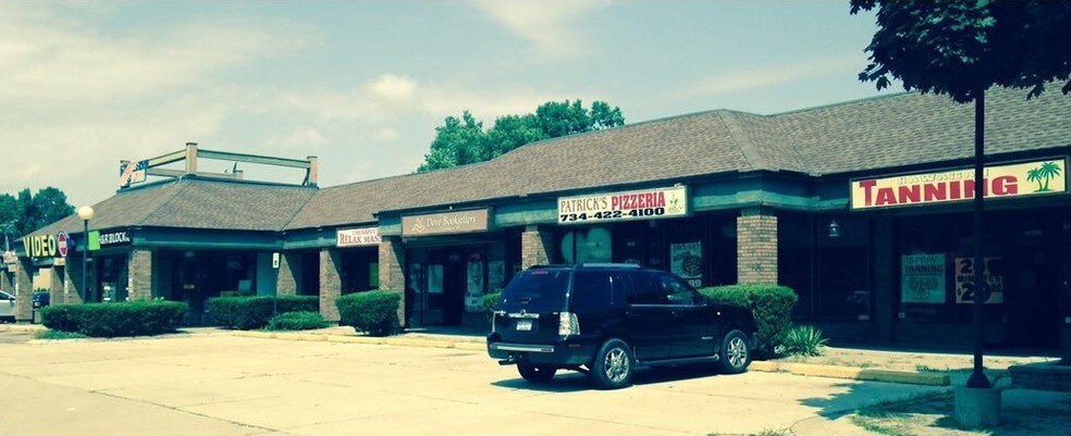 More Photos Of 30094-30120 Ford Rd, Garden City Storefront For Lease