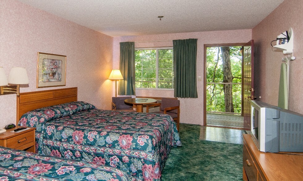 More Photos Of 3043 E Van Buren, Eureka Springs Hotel For Sale