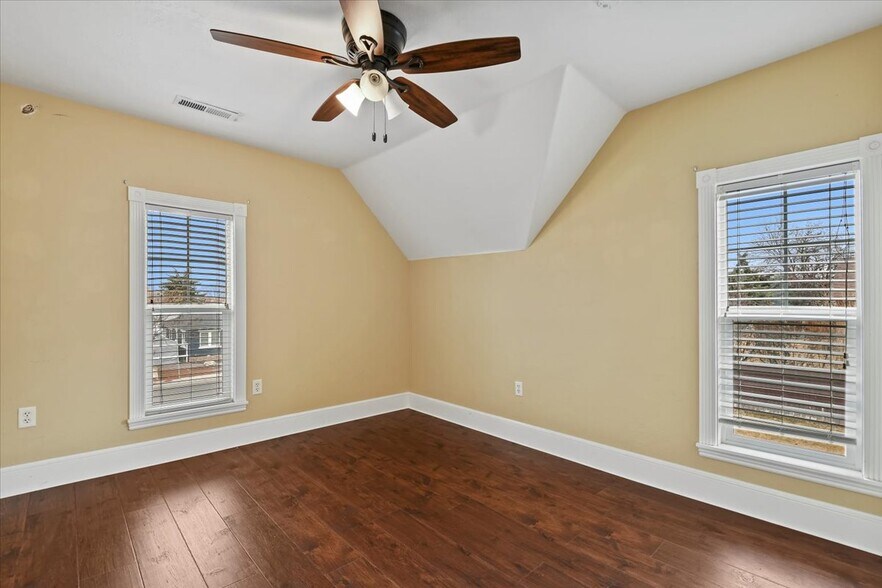 More Photos Of 520 16th Ave N, Nampa Office Residential For Sale