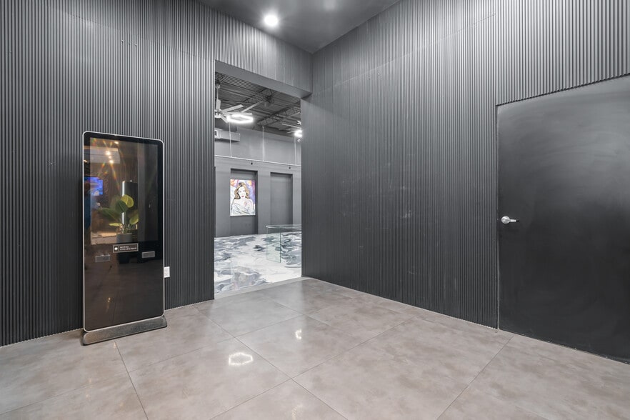 More Photos Of 2052 NW Miami Ct, Miami Flex For Lease