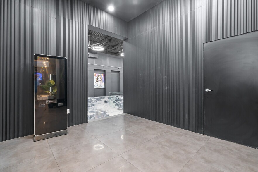 More Photos Of 2052 NW Miami Ct, Miami Flex For Lease