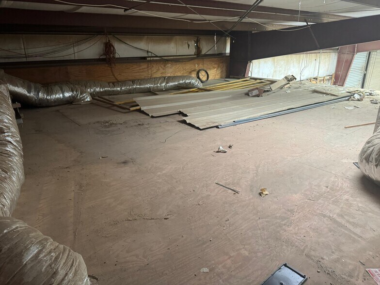 More Photos Of 4006 W Crest Ave, Tampa Industrial For Lease