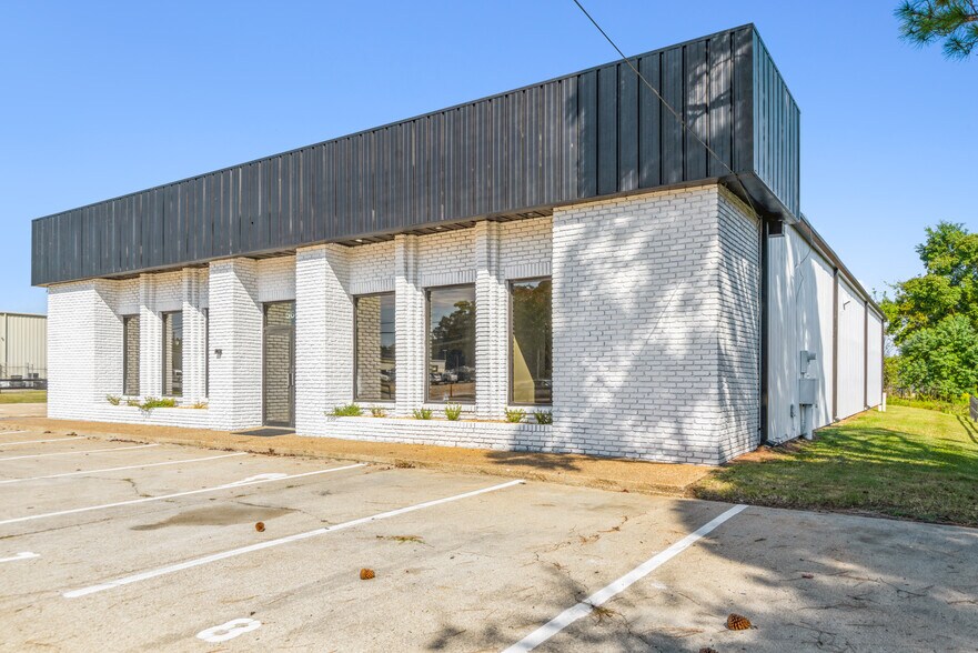 More Photos Of 5669 Eddins Rd, Montgomery Flex For Lease