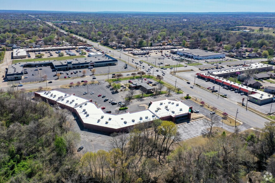 More Photos Of 601-605 S Aspen Ave, Broken Arrow Unknown For Sale