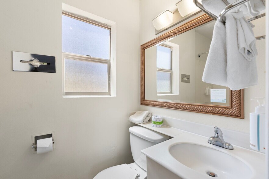 More Photos Of 430 E Route 66, Williams Hotel For Sale