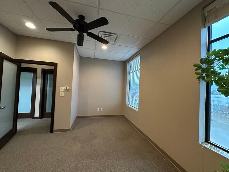 More Photos Of 673 Westbury Dr, Iowa City Storefront Retail Office For Sale