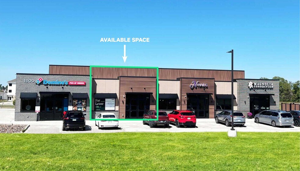 More Photos Of Highway 28 & Turnberry Road, Norwalk Storefront Retail Office For Lease