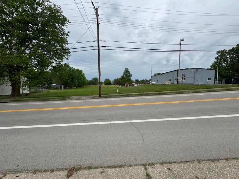 More Photos Of 4741 Bagdad Rd, Bagdad Flex For Sale