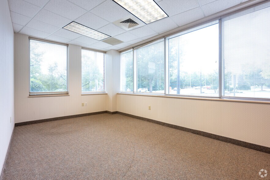 More Photos Of 1829 Eastchester Dr, High Point Unknown For Lease