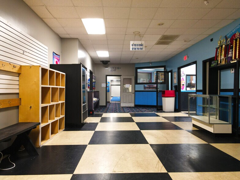 More Photos Of 3903 S Lamar Blvd, Oxford General Retail For Sale