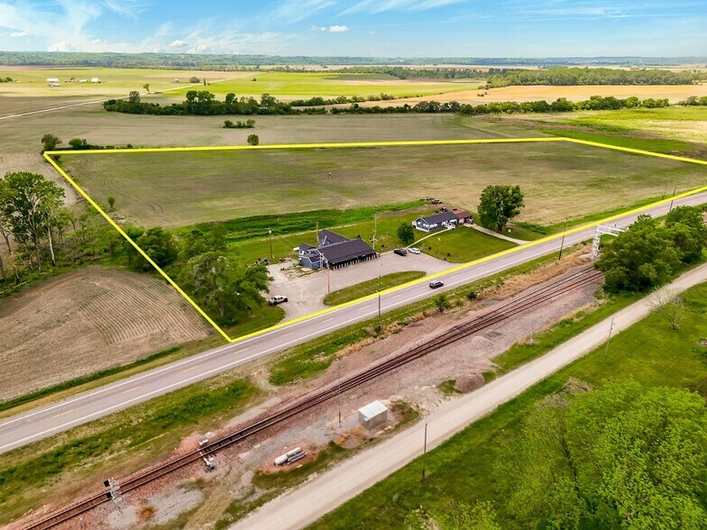 More Photos Of 24200 MO-45, Rushville Flex For Sale