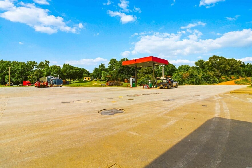 More Photos Of 1190 S Highway 59, Decatur Convenience Store For Sale