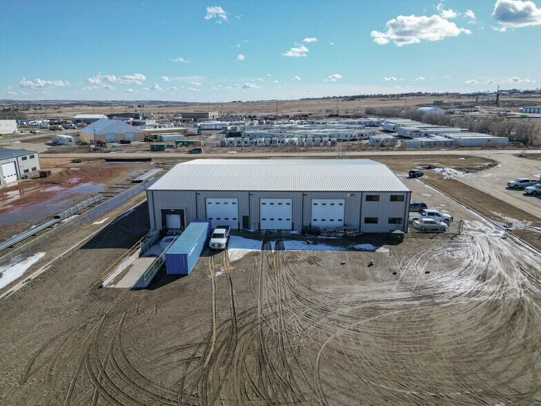 More Photos Of 509 Well St, Williston Warehouse For Lease