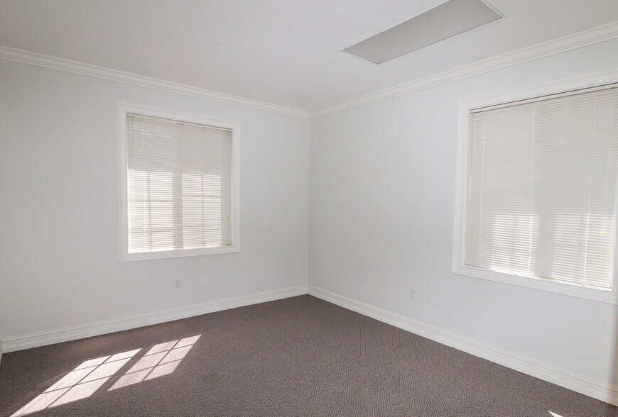 More Photos Of 3225 Shallowford Rd, Marietta Office For Lease